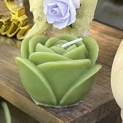 BOUGIE DÉCORATIVE FLEUR ROSE 12X7CM SAUGE