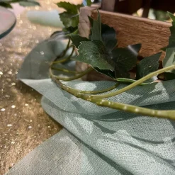 CHEMIN DE TABLE DÉLICAT 30CMX5M VERT CAMÉE