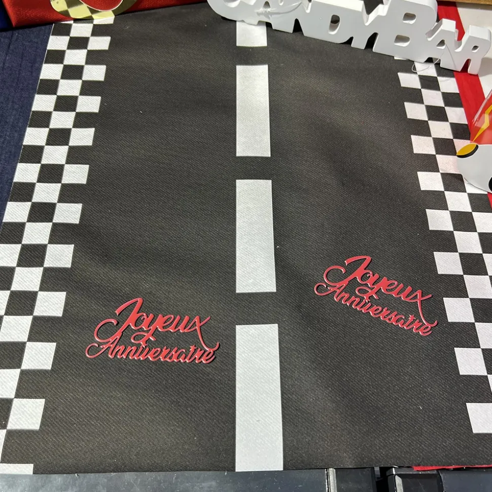 CHEMIN DE TABLE INTISSÉ COURSE AUTO RÉTRO 40CMX5M