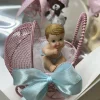 FIGURINE BÉBÉ ASSIS RÉSINE COUCHÉ 5CM BLEU