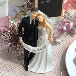 FIGURINE COUPLE MARIÉS BANDEROLE VIVE MARIÉS 13CM