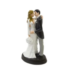 FIGURINE RÉSINE COUPLE MARIÉS SEMBRASSANT 16CM