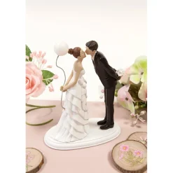 FIGURINE RÉSINE COUPLE S'EMBRASSANT BALLON 15.9CM