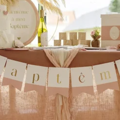 GUIRLANDE 7 FANIONS CARTON BAPTÊME NUDS 2.6M ROSE