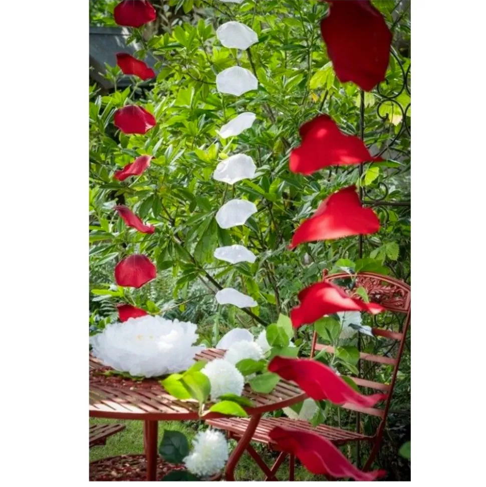 GUIRLANDE 10 PÉTALES ARTIFICIELS 11CM 180CM BLANC
