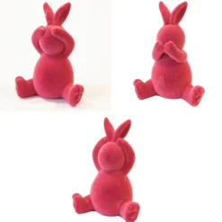 LAPIN DÉCORATIF RÉSINE VELOURS 10X8X6CM FUCHSIA