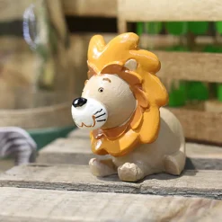 LION EN RÉSINE 5.2X5.2X4CM