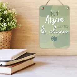 SUSPENSION PLAQUE MÉTAL ATSEM 14X20CM VERT