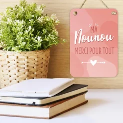 SUSPENSION PLAQUE MÉTAL NOUNOU 14X20CM ROSE